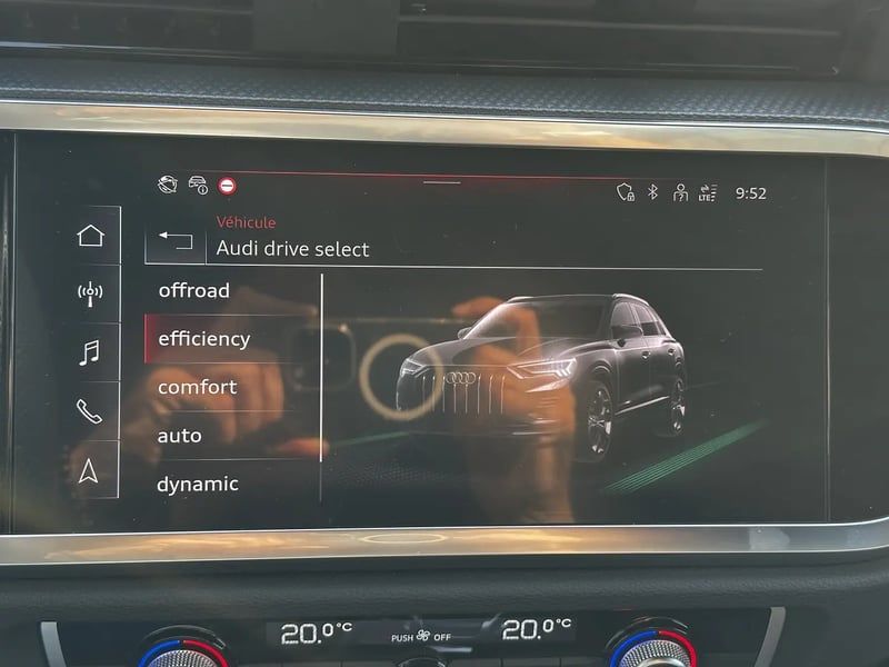 Photo de la voiture AUDI Q3 35 TDI 150 ch S tronic 7 S line