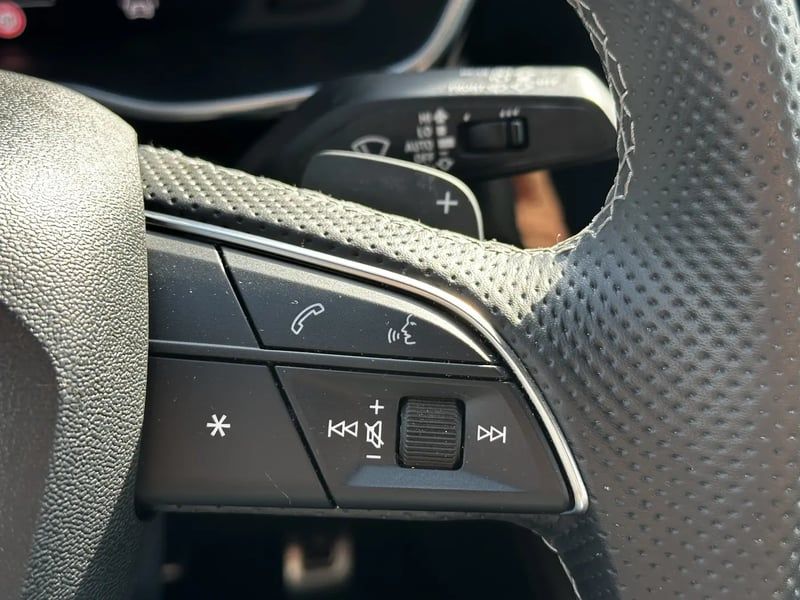 Photo de la voiture AUDI Q3 35 TDI 150 ch S tronic 7 S line