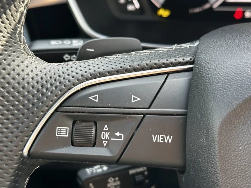 Photo de la voiture AUDI Q3 35 TDI 150 ch S tronic 7 S line