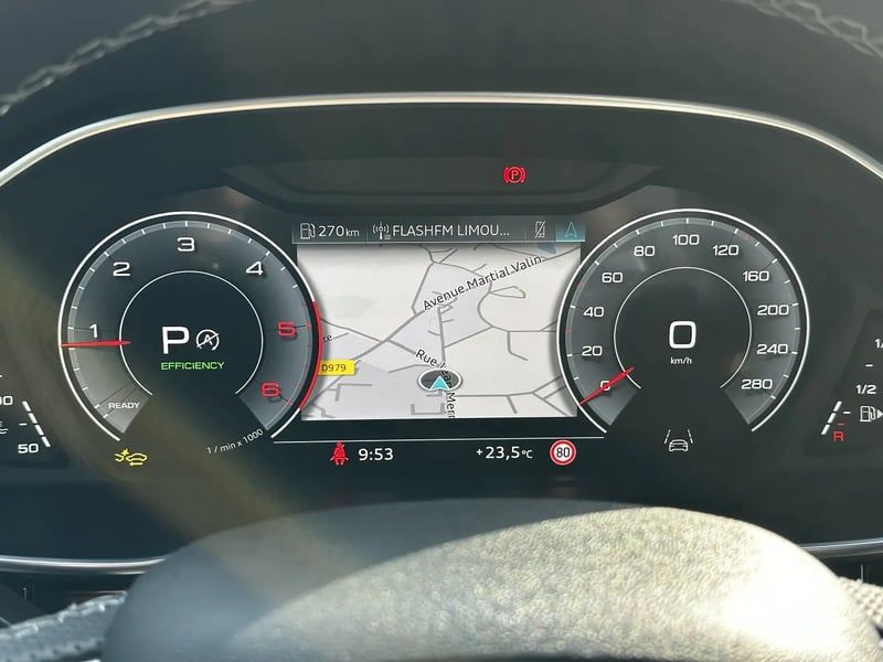 Photo de la voiture AUDI Q3 35 TDI 150 ch S tronic 7 S line