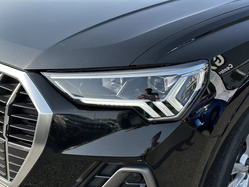 Photo de la voiture AUDI Q3 35 TDI 150 ch S tronic 7 S line