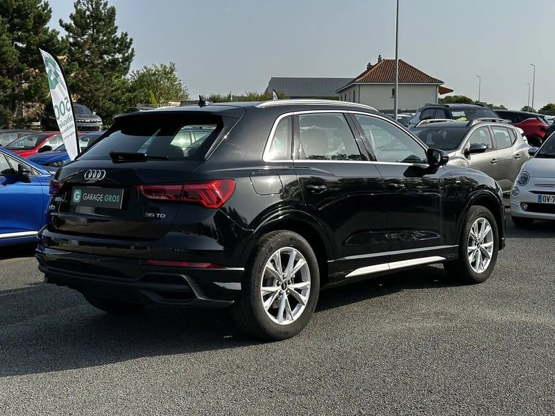 Photo de la voiture AUDI Q3 35 TDI 150 ch S tronic 7 S line