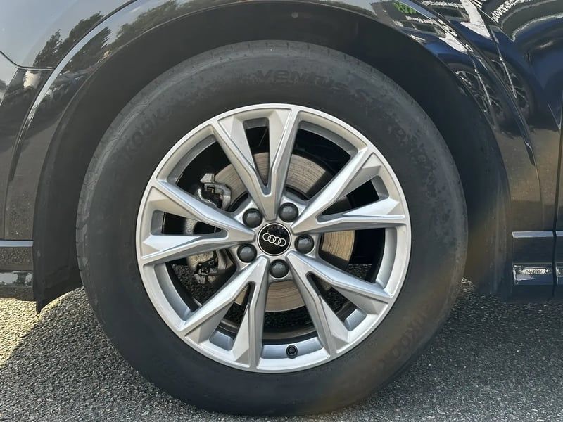 Photo de la voiture AUDI Q3 35 TDI 150 ch S tronic 7 S line