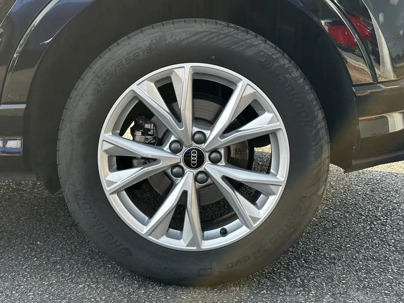 Photo de la voiture AUDI Q3 35 TDI 150 ch S tronic 7 S line