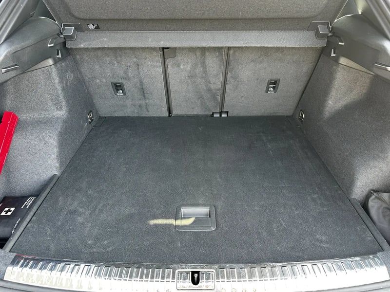 Photo de la voiture AUDI Q3 35 TDI 150 ch S tronic 7 S line