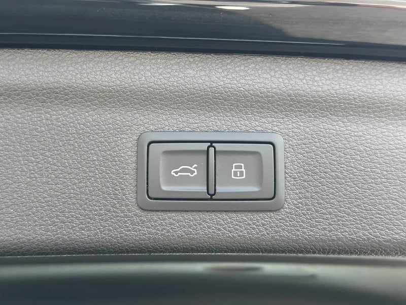 Photo de la voiture AUDI Q3 35 TDI 150 ch S tronic 7 S line