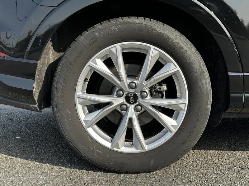 Photo de la voiture AUDI Q3 35 TDI 150 ch S tronic 7 S line