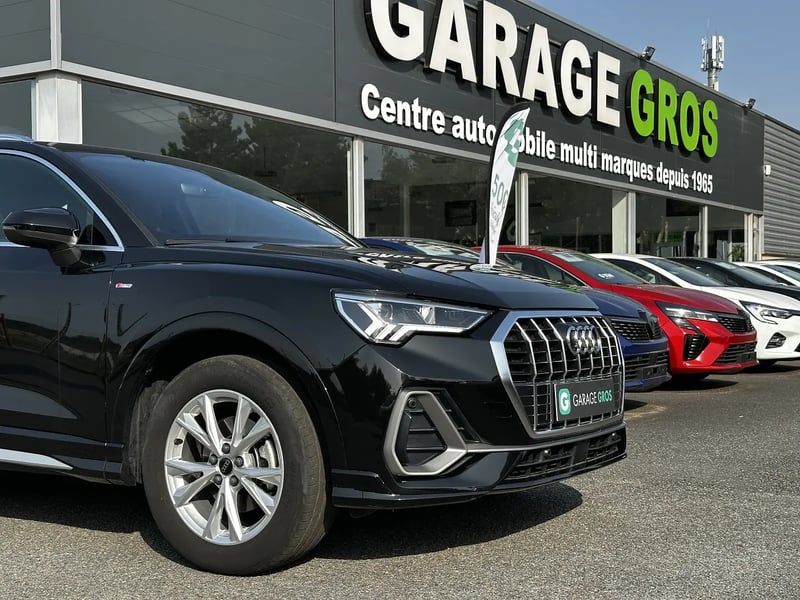 Photo de la voiture AUDI Q3 35 TDI 150 ch S tronic 7 S line