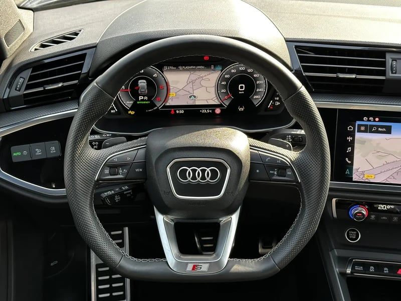 Photo de la voiture AUDI Q3 35 TDI 150 ch S tronic 7 S line