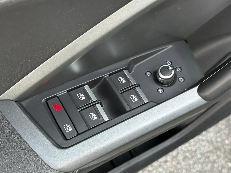 Photo de la voiture AUDI Q3 35 TDI 150 ch S tronic 7 S line