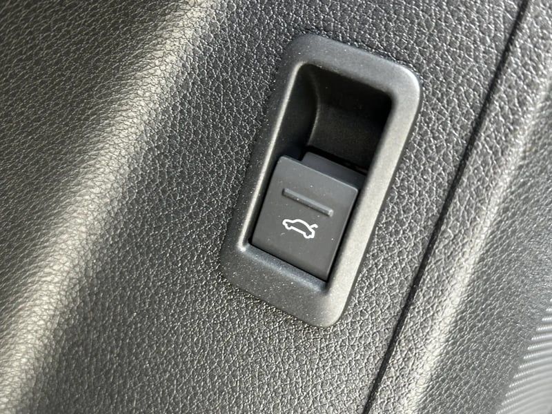 Photo de la voiture AUDI Q3 35 TDI 150 ch S tronic 7 S line