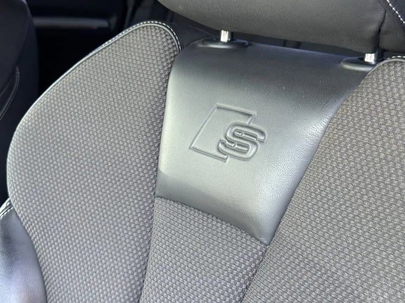 Photo de la voiture AUDI A3 BERLINE 2.0 TDI 150 S tronic 6 Sport