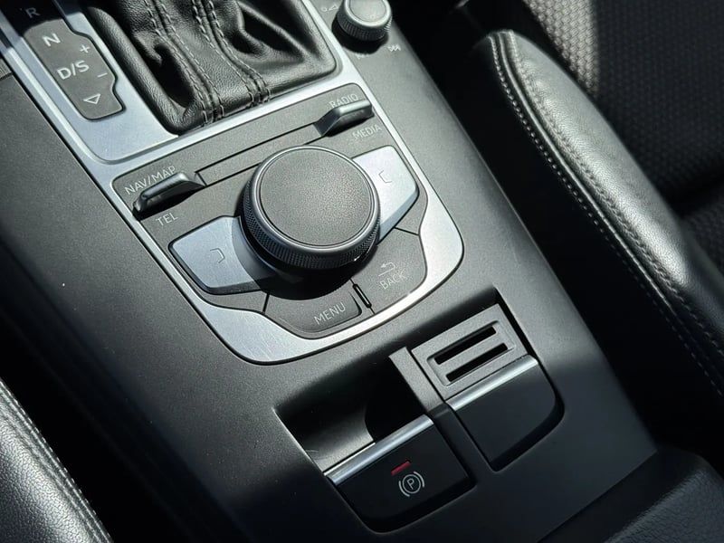 Photo de la voiture AUDI A3 BERLINE 2.0 TDI 150 S tronic 6 Sport