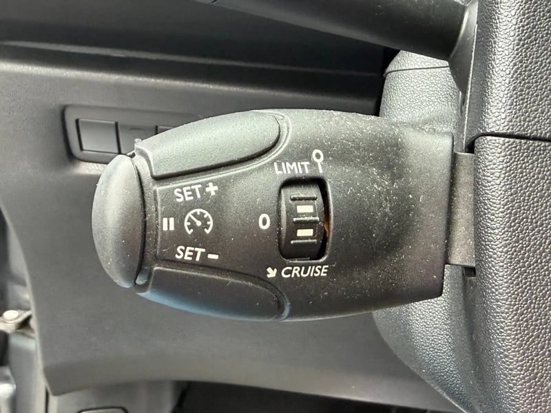 Photo de la voiture CITROEN C3 PureTech 82 Confort