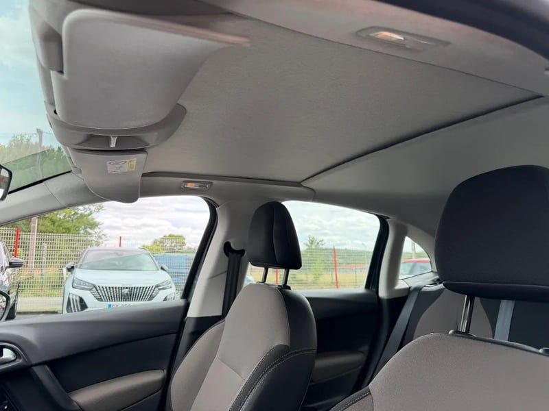 Photo de la voiture CITROEN C3 PureTech 82 Confort