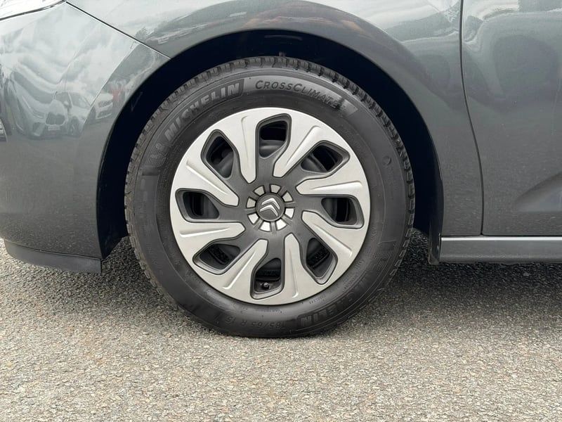 Photo de la voiture CITROEN C3 PureTech 82 Confort
