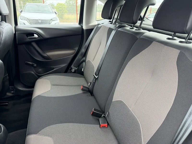 Photo de la voiture CITROEN C3 PureTech 82 Confort