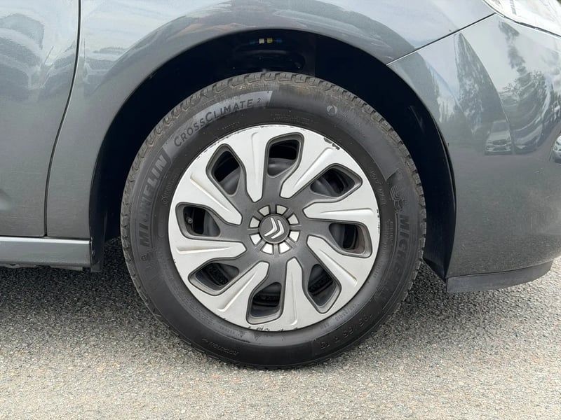 Photo de la voiture CITROEN C3 PureTech 82 Confort