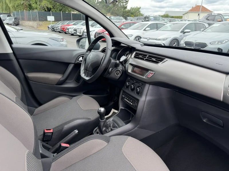 Photo de la voiture CITROEN C3 PureTech 82 Confort