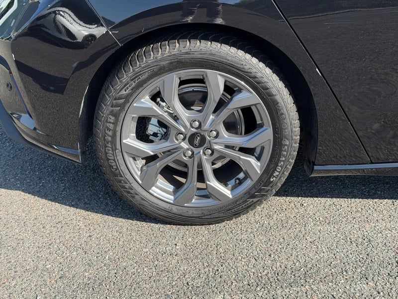 Photo de la voiture FORD FOCUS ACTIVE 1.5 EcoBlue 115 ST-LINE X