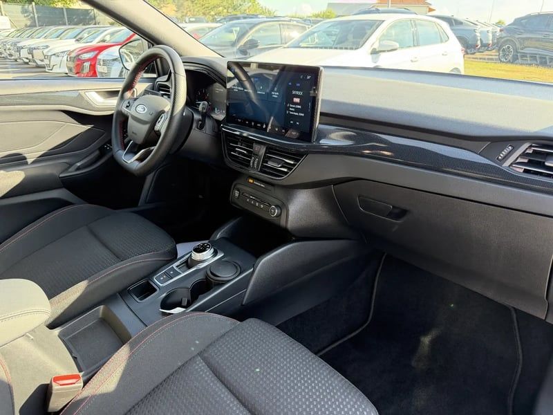 Photo de la voiture FORD FOCUS ACTIVE 1.5 EcoBlue 115 ST-LINE X
