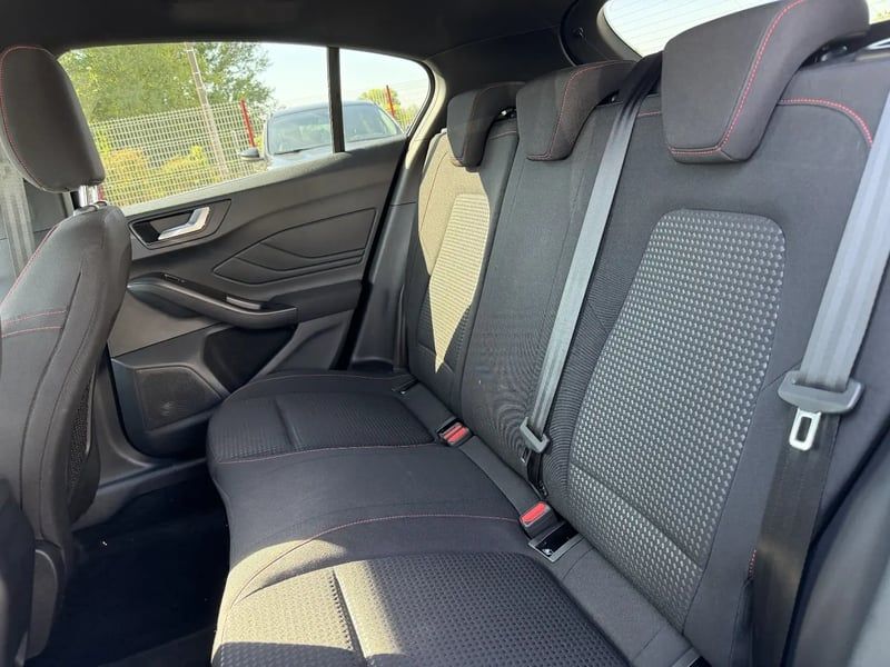 Photo de la voiture FORD FOCUS ACTIVE 1.5 EcoBlue 115 ST-LINE X