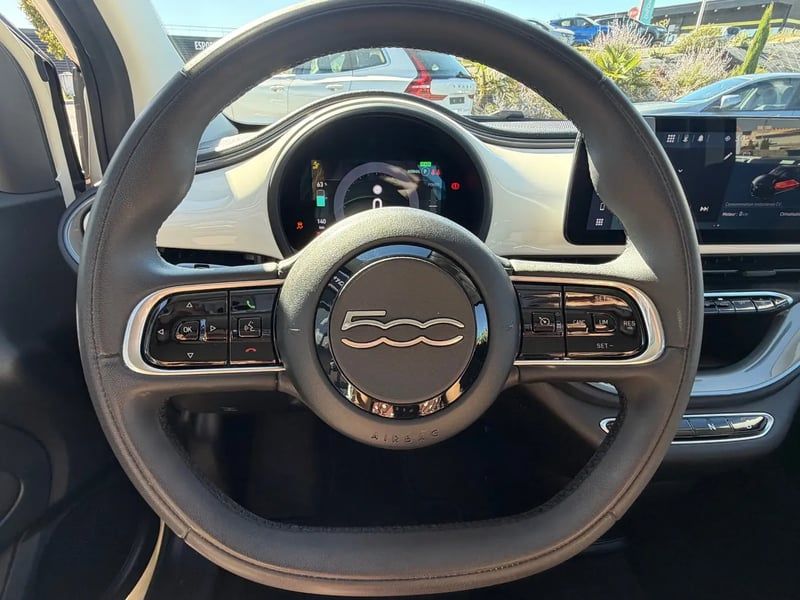 Photo de la voiture FIAT 500e BERLINE 500 e 118 ch Nouvelle 500