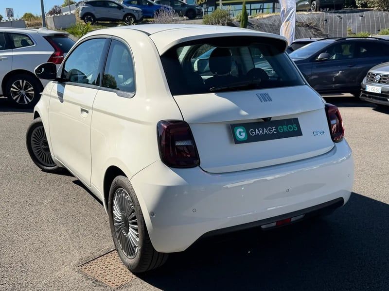 Photo de la voiture FIAT 500e BERLINE 500 e 118 ch Nouvelle 500