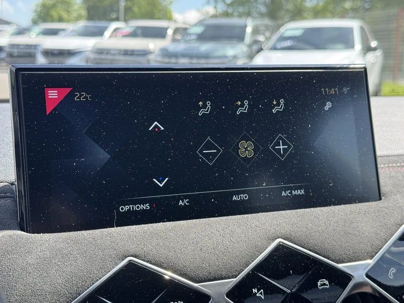 Photo de la voiture DS DS 3 CROSSBACK DS3 Crossback BlueHDi 130 EAT8 Performance Line+