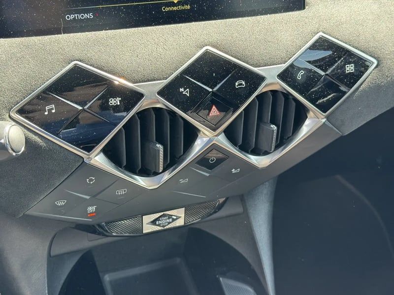 Photo de la voiture DS DS 3 CROSSBACK DS3 Crossback BlueHDi 130 EAT8 Performance Line+