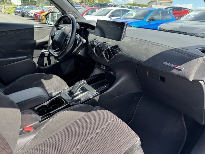 Photo de la voiture DS DS 3 CROSSBACK DS3 Crossback BlueHDi 130 EAT8 Performance Line+