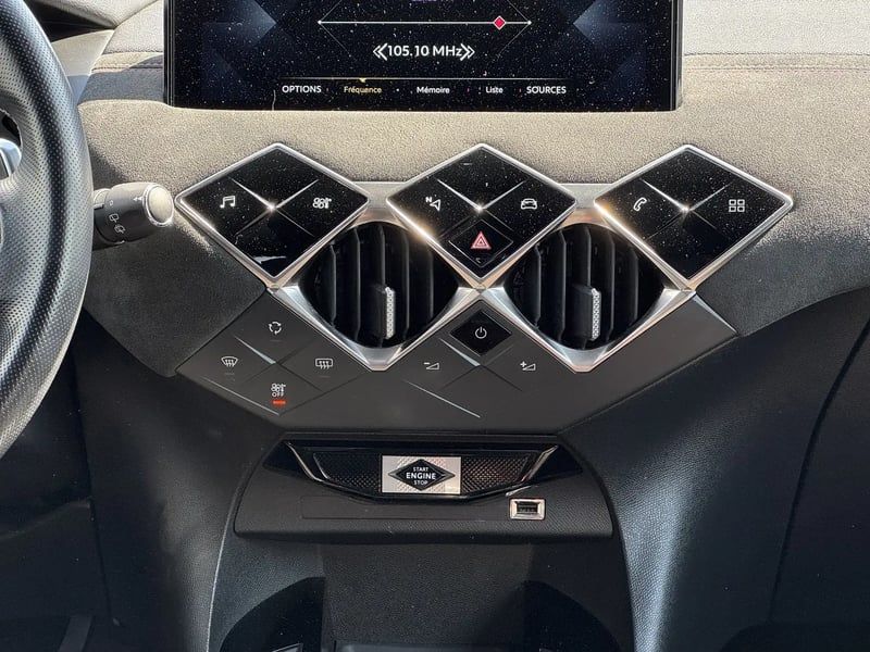 Photo de la voiture DS DS 3 CROSSBACK DS3 Crossback BlueHDi 130 EAT8 Performance Line+