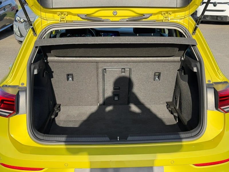 Photo de la voiture VOLKSWAGEN GOLF 1.5 eTSI OPF 130 DSG7 Active