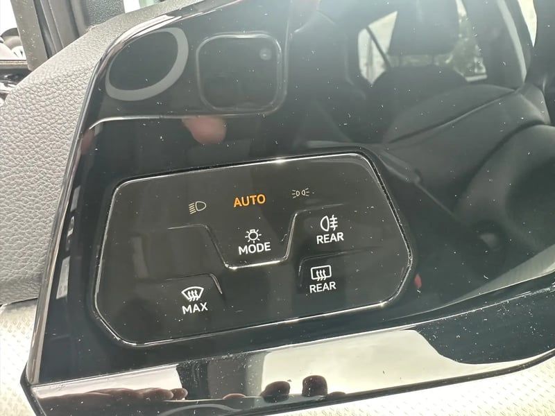 Photo de la voiture VOLKSWAGEN GOLF 1.5 TSI 150 BVM6 Active - 5P