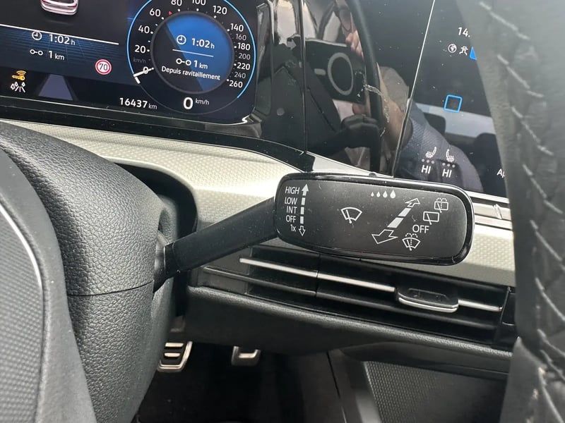 Photo de la voiture VOLKSWAGEN GOLF 1.5 TSI 150 BVM6 Active - 5P