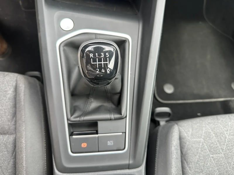 Photo de la voiture VOLKSWAGEN GOLF 1.5 TSI 150 BVM6 Active - 5P