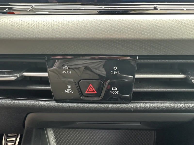 Photo de la voiture VOLKSWAGEN GOLF 1.5 TSI 150 BVM6 Active - 5P