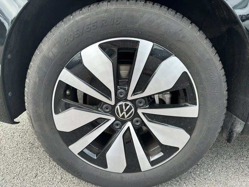 Photo de la voiture VOLKSWAGEN GOLF 1.5 TSI 150 BVM6 Active - 5P