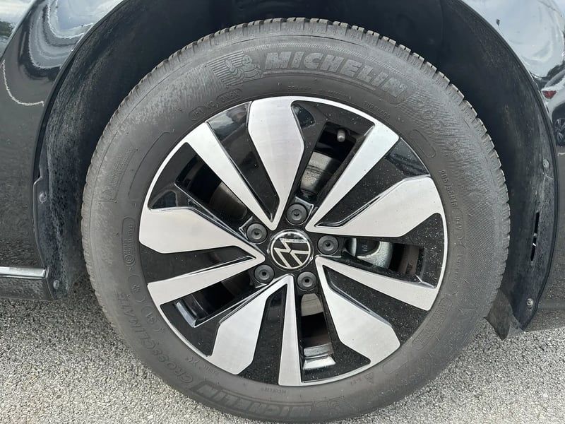 Photo de la voiture VOLKSWAGEN GOLF 1.5 TSI 150 BVM6 Active - 5P