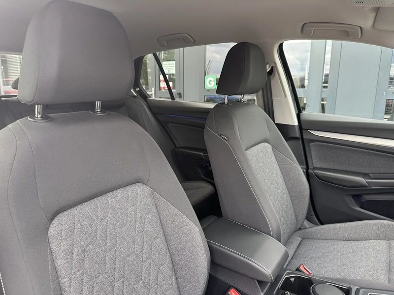 Photo de la voiture VOLKSWAGEN GOLF 1.5 TSI 150 BVM6 Active - 5P