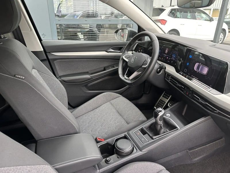 Photo de la voiture VOLKSWAGEN GOLF 1.5 TSI 150 BVM6 Active - 5P