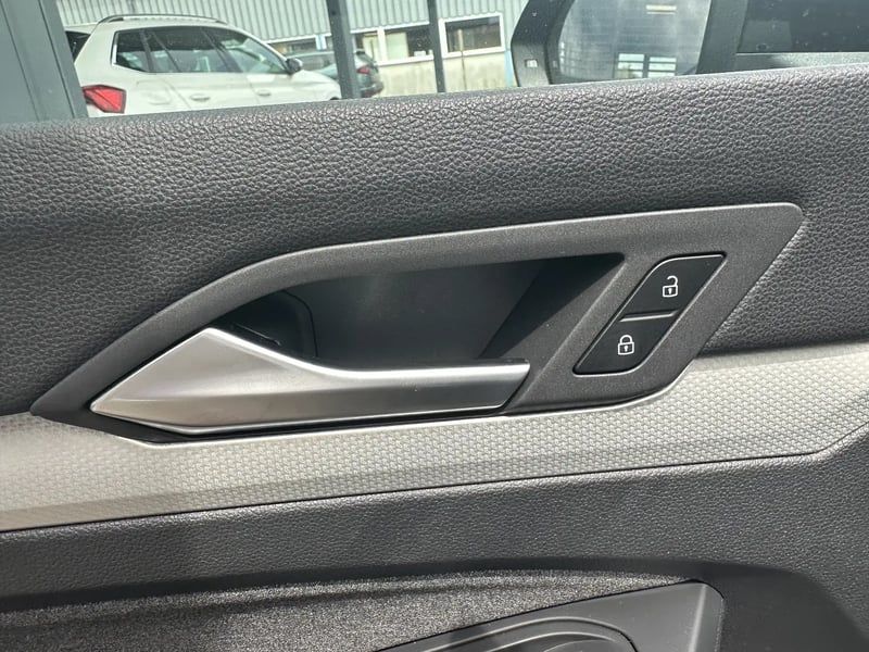 Photo de la voiture VOLKSWAGEN GOLF 1.5 TSI 150 BVM6 Active - 5P