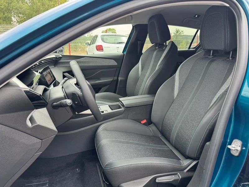Photo de la voiture PEUGEOT 308 Hybrid 145 e-DCS6 Allure