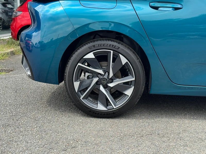 Photo de la voiture PEUGEOT 308 Hybrid 145 e-DCS6 Allure