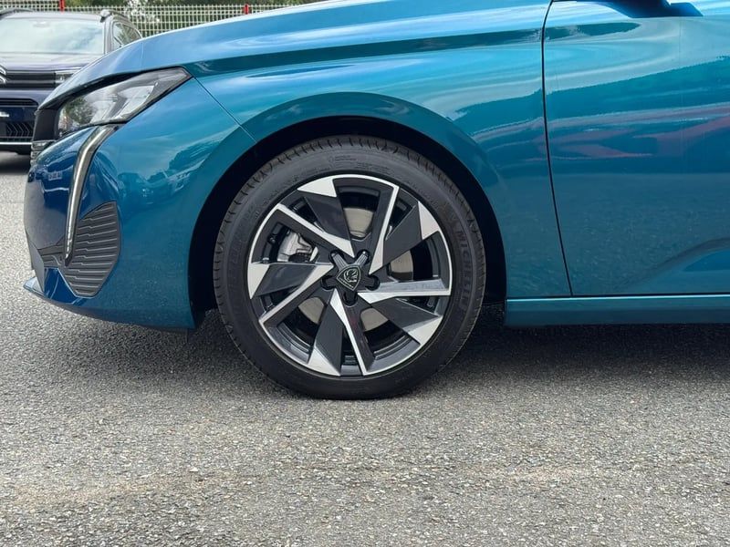 Photo de la voiture PEUGEOT 308 Hybrid 145 e-DCS6 Allure