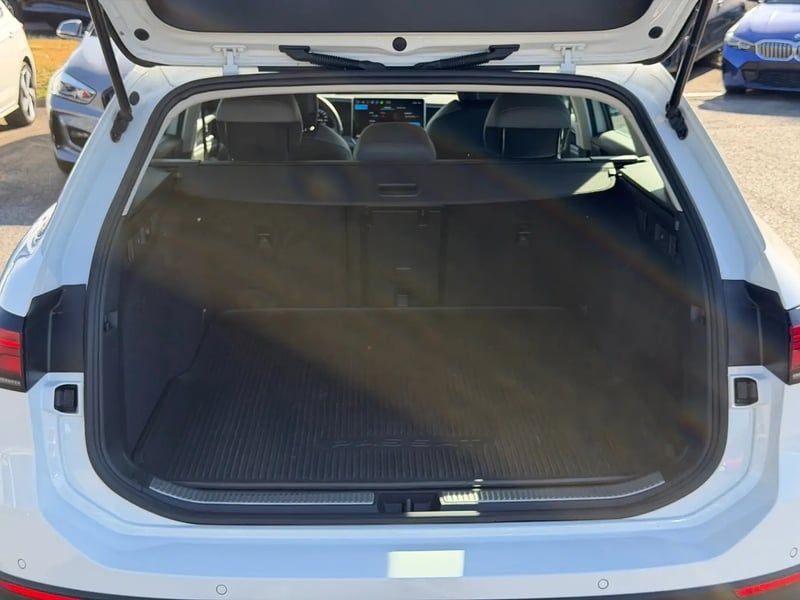 Photo de la voiture VOLKSWAGEN PASSAT 2.0 TDI EVO SCR 150 DSG7 Life Plus