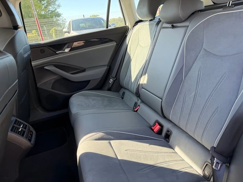 Photo de la voiture VOLKSWAGEN PASSAT 2.0 TDI EVO SCR 150 DSG7 Life Plus