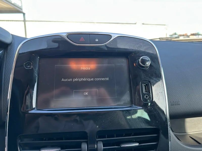 Photo de la voiture RENAULT CLIO IV TCe 90 Energy eco2 Intens