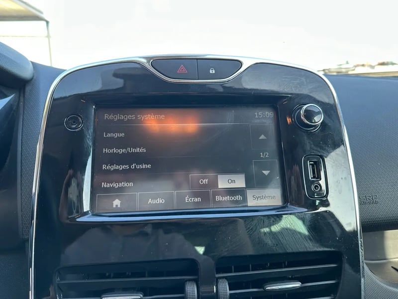 Photo de la voiture RENAULT CLIO IV TCe 90 Energy eco2 Intens