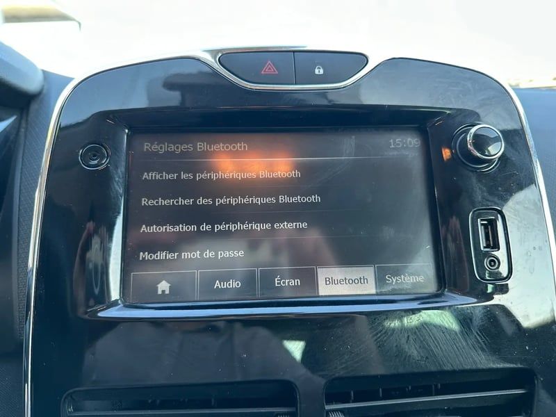 Photo de la voiture RENAULT CLIO IV TCe 90 Energy eco2 Intens